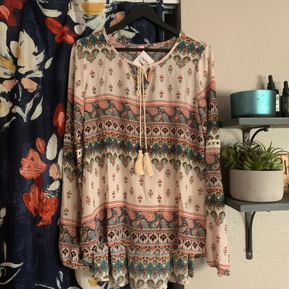 ☀️4 for $25☀️ paisley print blouse